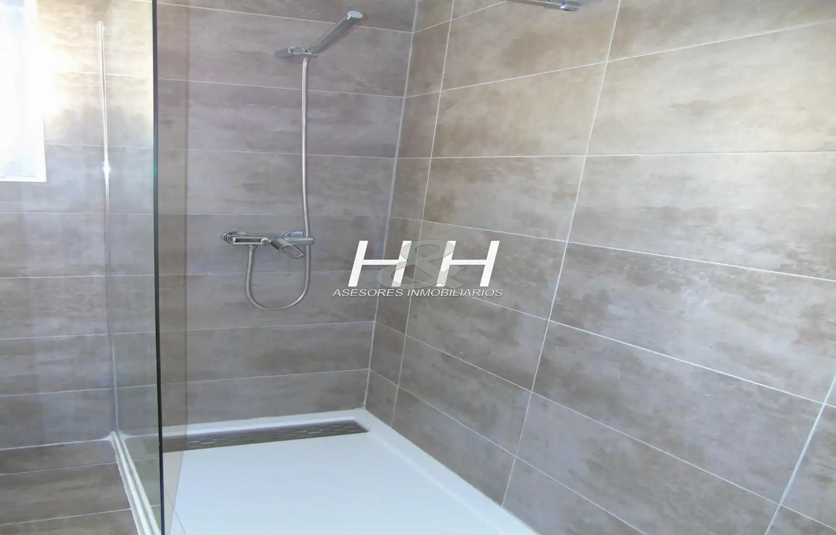 Badezimmer von Wohnung zur Miete in Burjassot mit Heizung