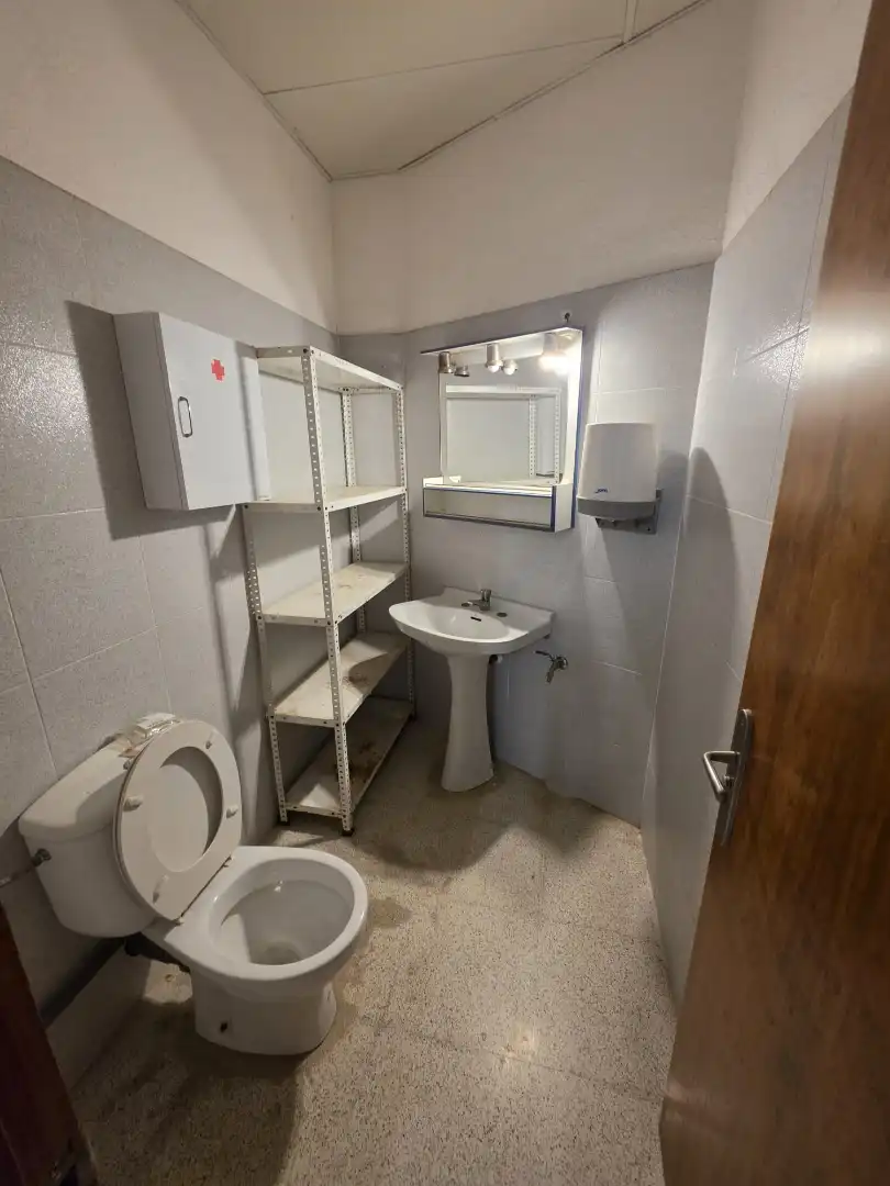 Badezimmer von Geschaftsraum zur Miete in Torelló