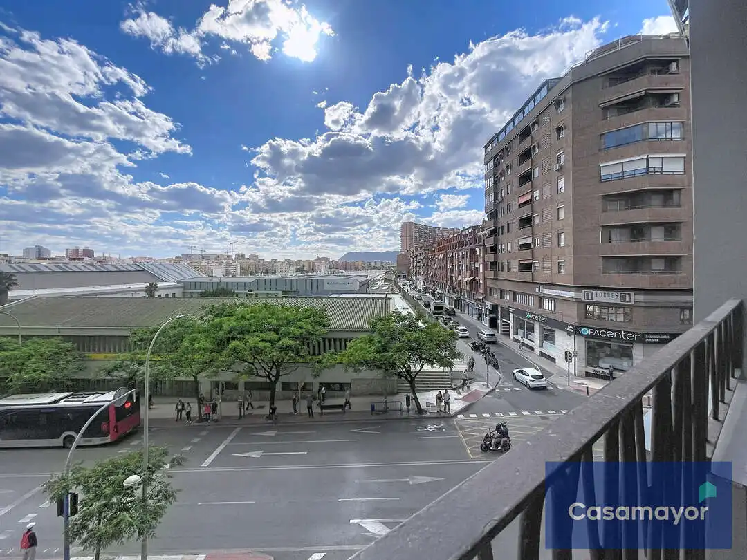 Vista exterior de Piso de alquiler en Alicante / Alacant con Aire acondicionado, Calefacción y Balcón