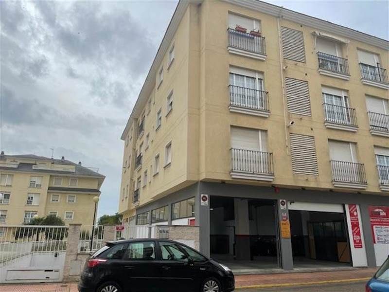 Flat for sale in Julio Cienfuego Linares, Avenida Elvas