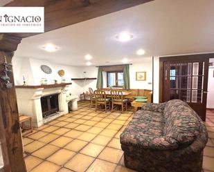 Living room of Single-family semi-detached for sale in Villarcayo de Merindad de Castilla la Vieja  with Furnished and Balcony
