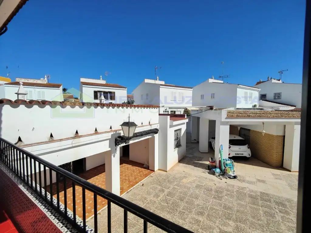 Vista exterior de Casa o xalet en venda en La Antilla amb Jardí privat, Terrassa i Traster