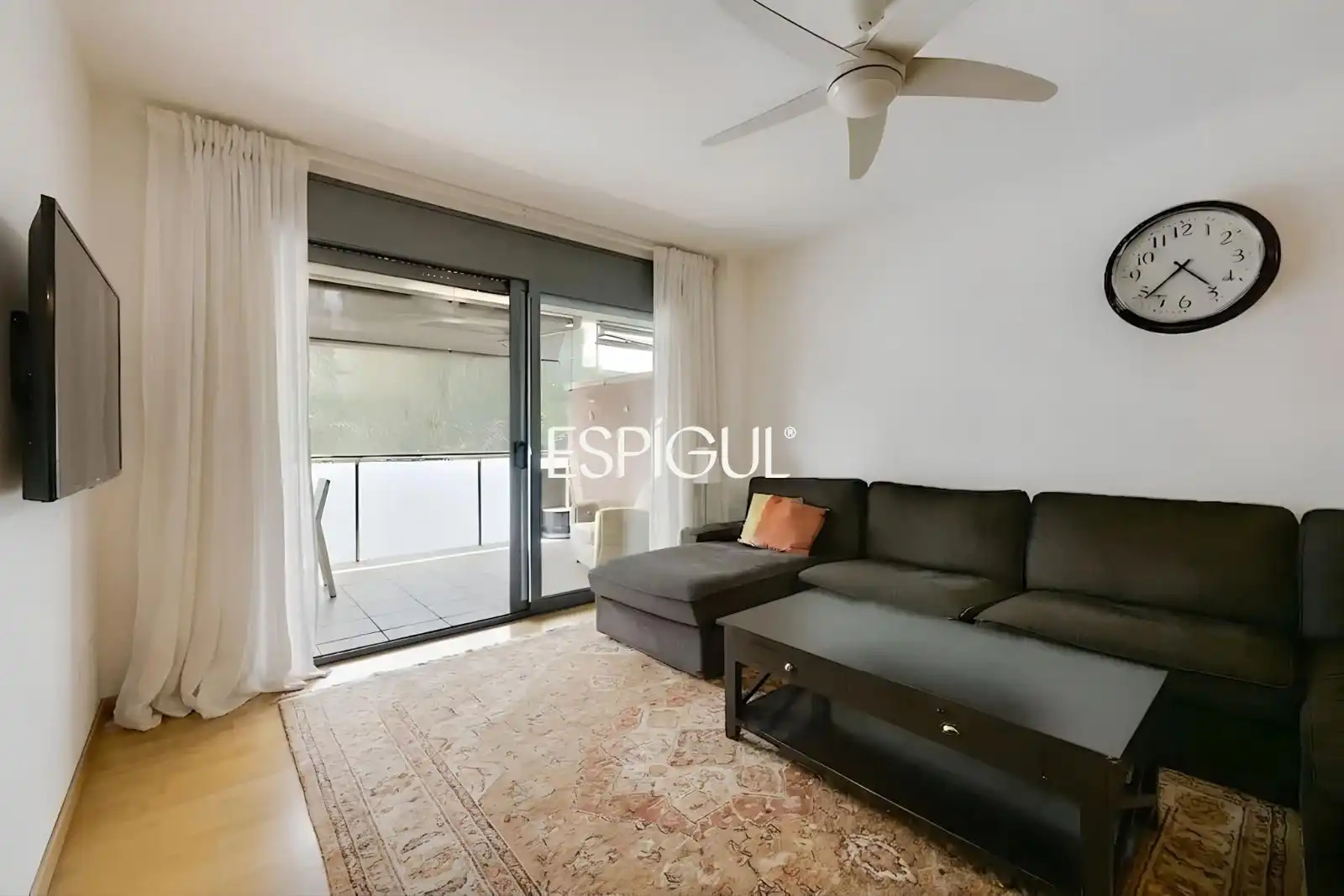 Sala de estar de Piso en venta en Sant Cugat del Vallès con Calefacción, Parquet y Terraza