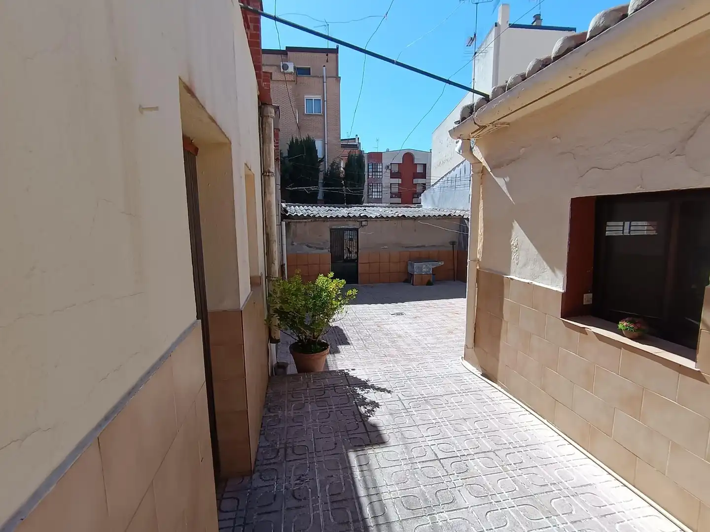Vista exterior de Casa o xalet en venda en Puertollano amb Terrassa i Traster