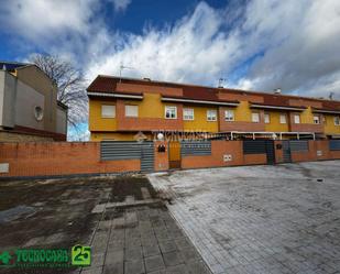 Vista exterior de Casa adosada en venda en Ciudad Real Capital amb Aire condicionat i Calefacció