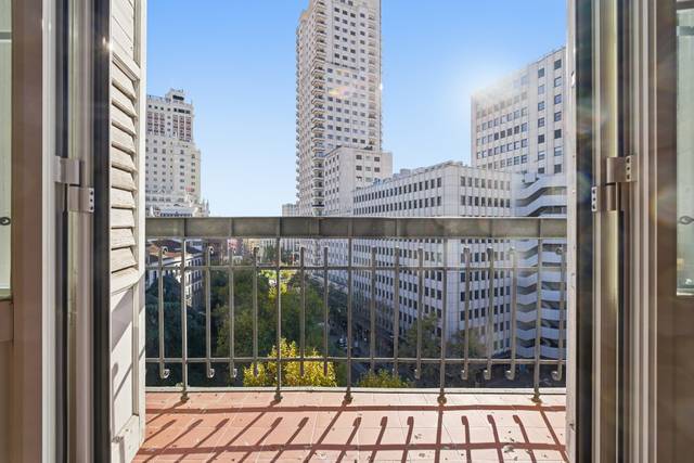 Piso en Venta en Universidad - Malasaña