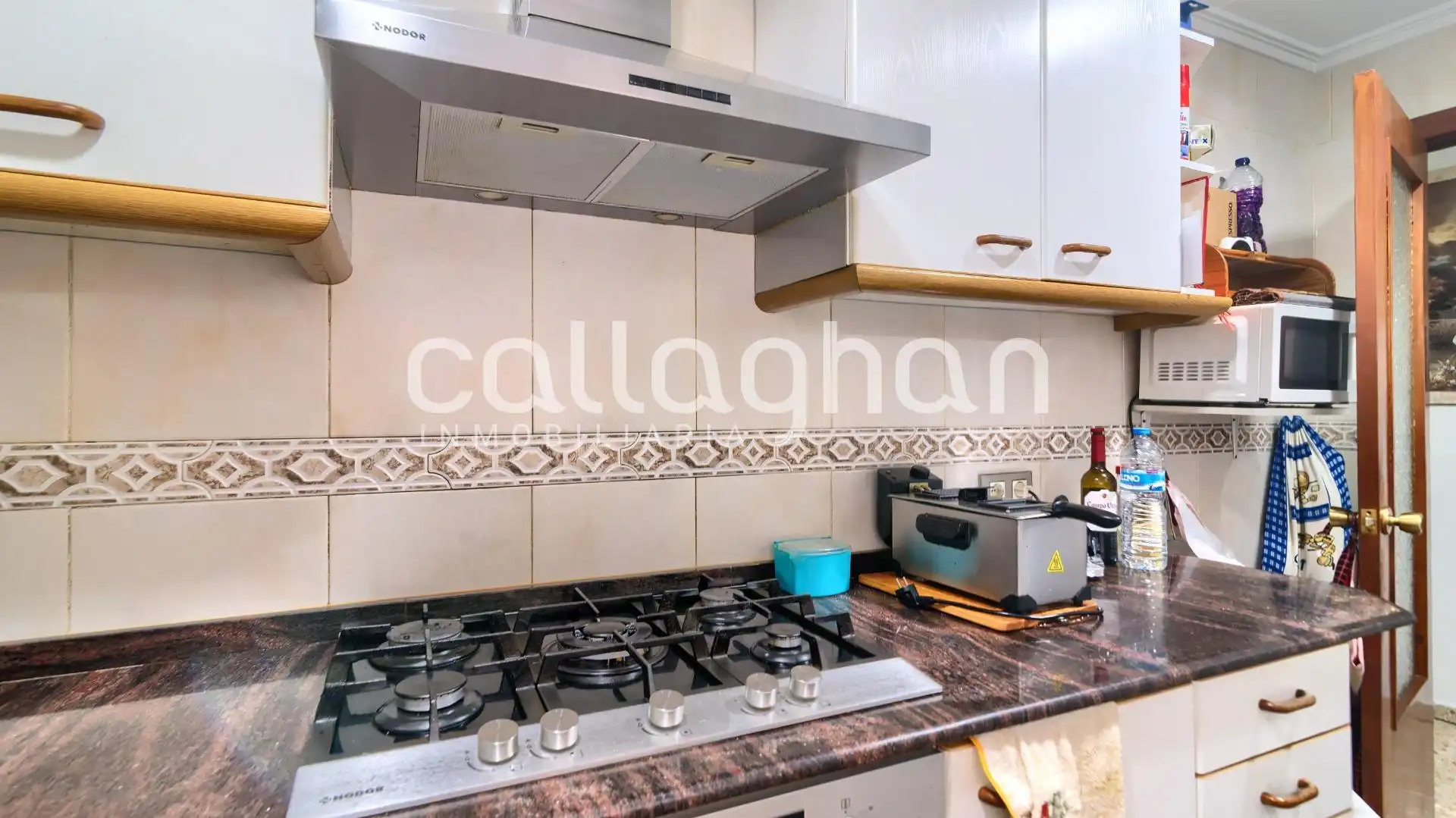 Kitchen of Flat for sale in Silla  with Air Conditioner, Heating and Balcony