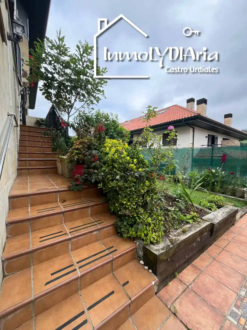 Jardín de Casa o chalet en venta en Castro-Urdiales con Calefacción, Jardín privado y Parquet