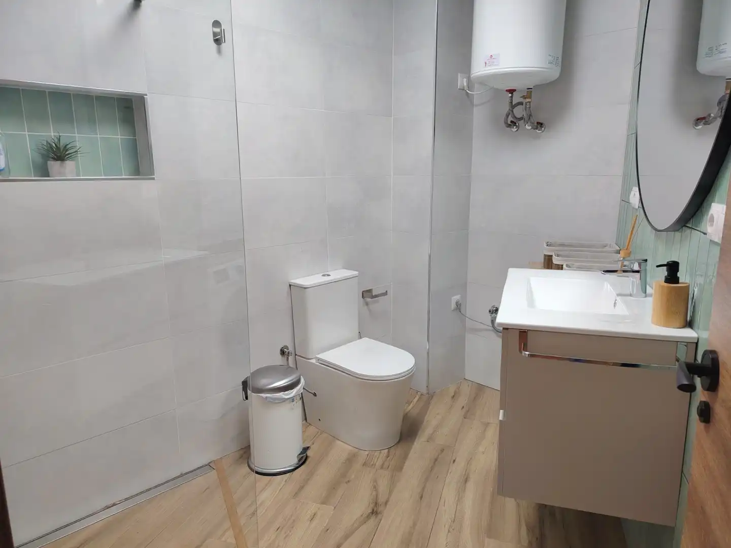 Ground floor for rent in Urbanización Costa del Oro, Centro Internacional
