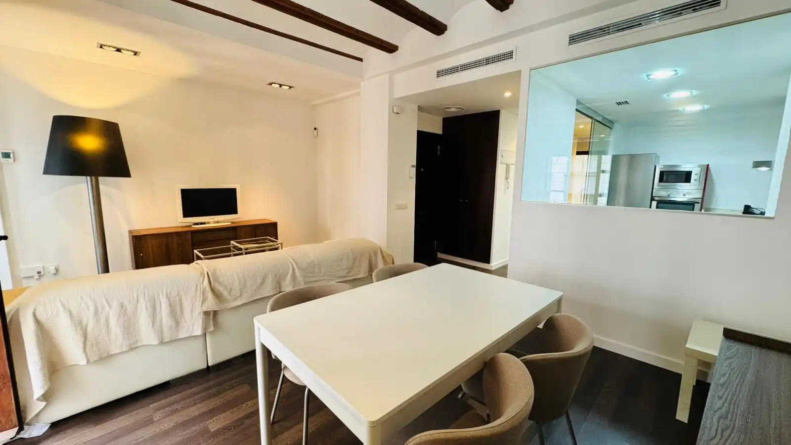 Sala d'estar de Pis de lloguer en Valencia amb Aire condicionat, Parquet i Balcó
