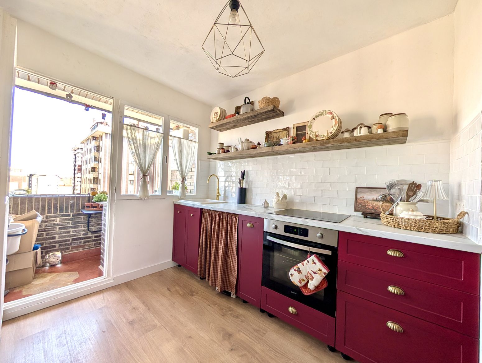 Cocina de Piso en venta en Gijón  con Calefacción, Jardín privado y Terraza