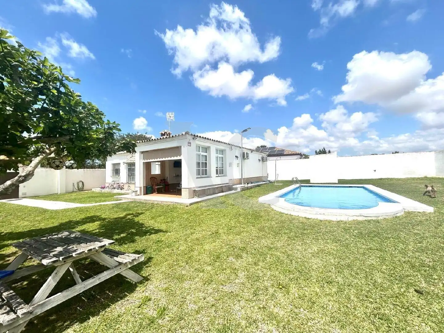 Exterior view of Houses for sale in Chiclana de la Frontera