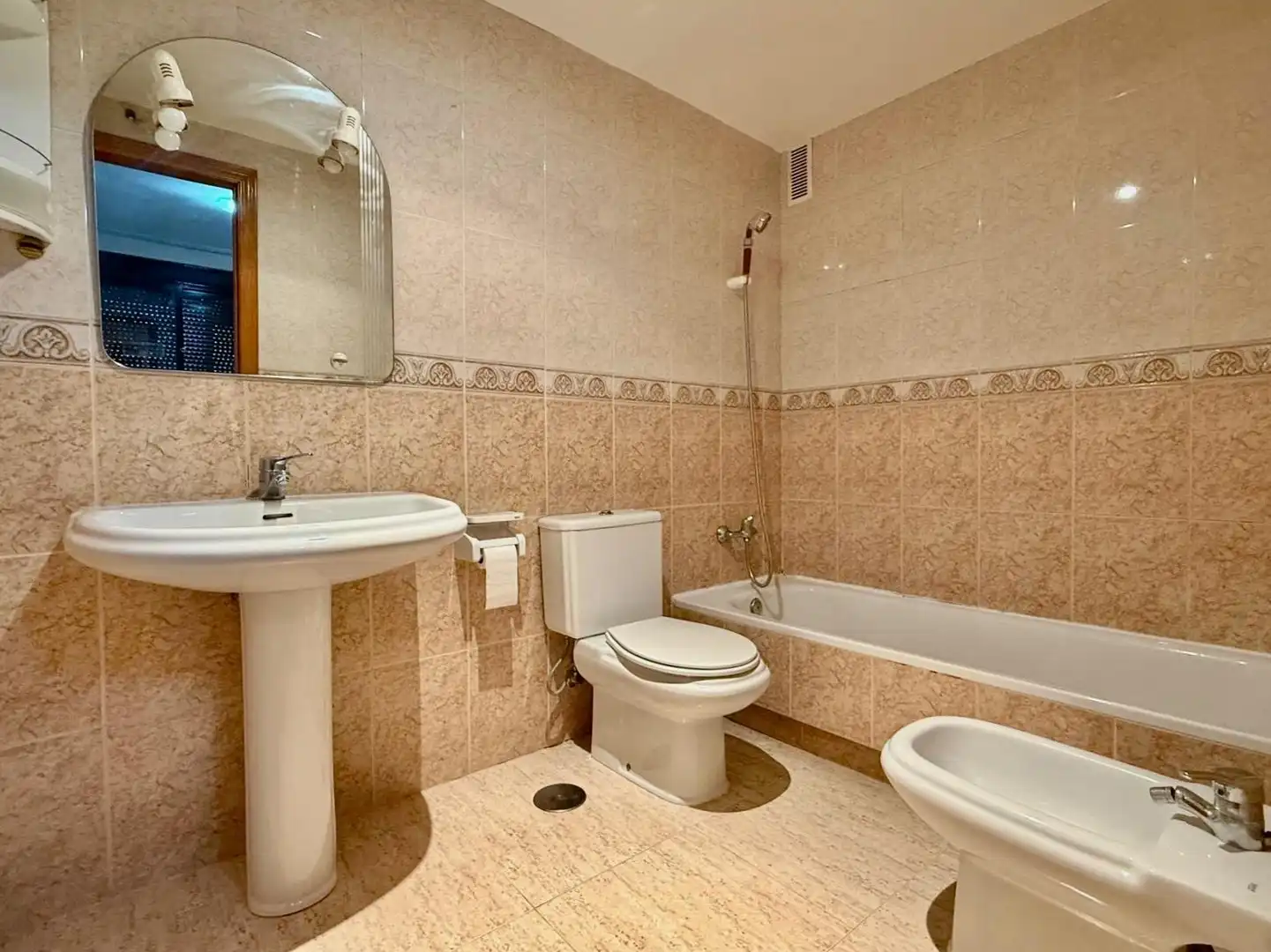Bany de Apartament en venda en Benidorm amb Aire condicionat, Calefacció i Jardí privat