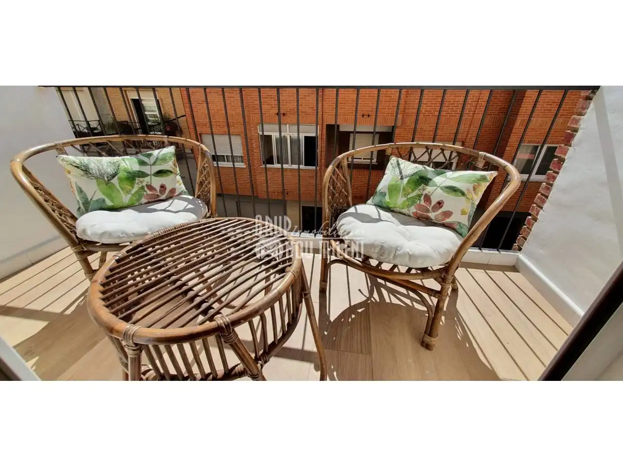 Terraza de Piso en venta en Silla con Amueblado y Balcón