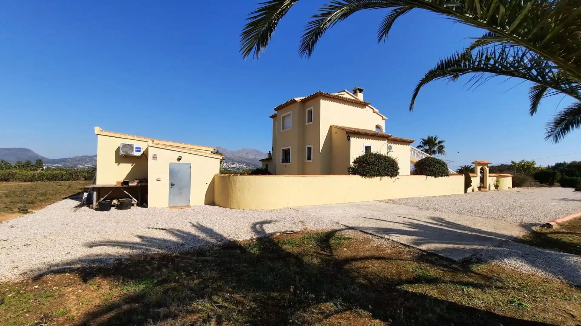 Vista exterior de Finca rústica en venda en Benidoleig amb Jardí privat, Terrassa i Piscina