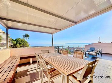 Casa con piscina en venta en Carrer Barcelona 83