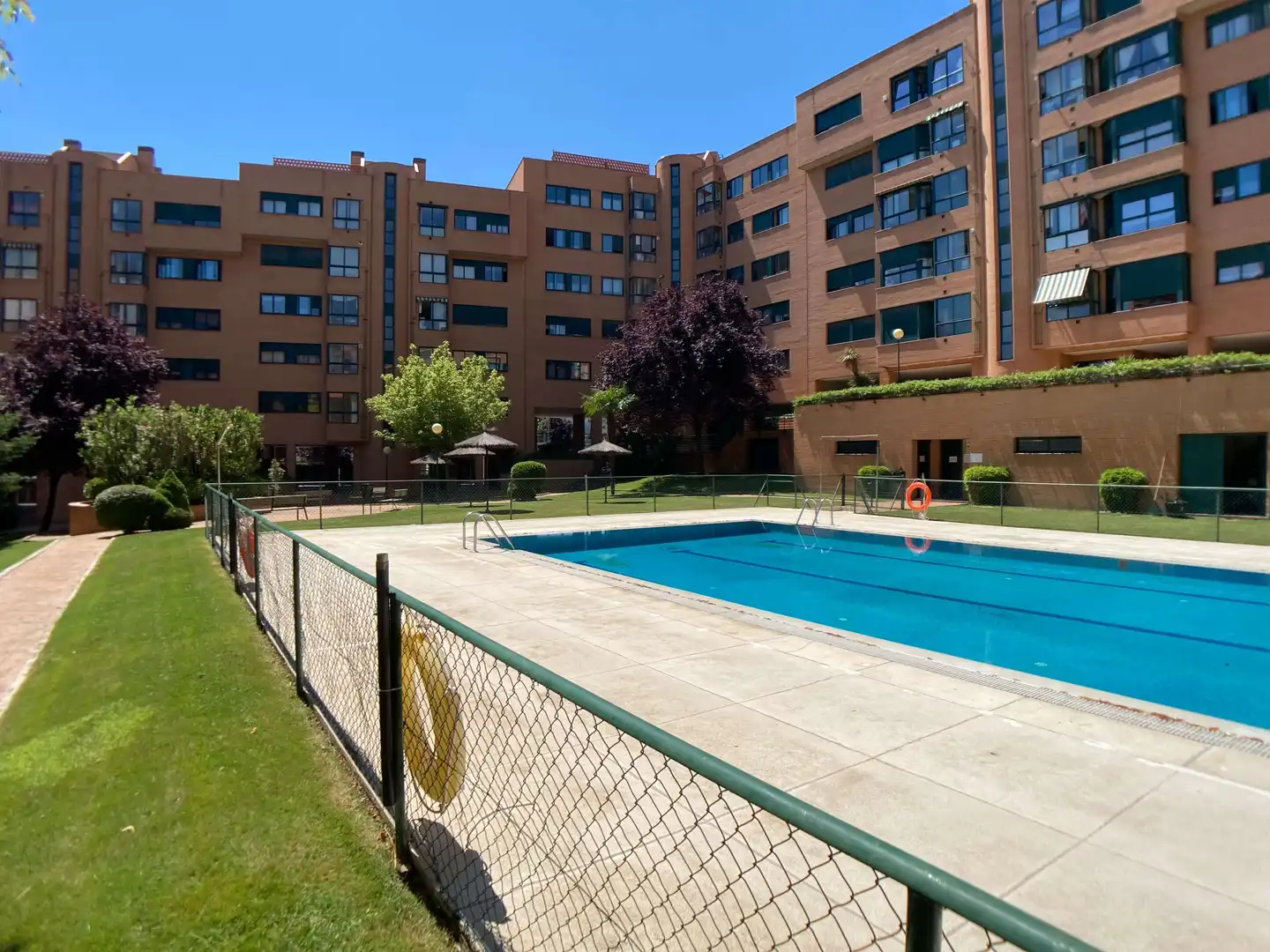 Piscina de Pis de lloguer en Madrid amb Aire condicionat, Calefacció i Parquet