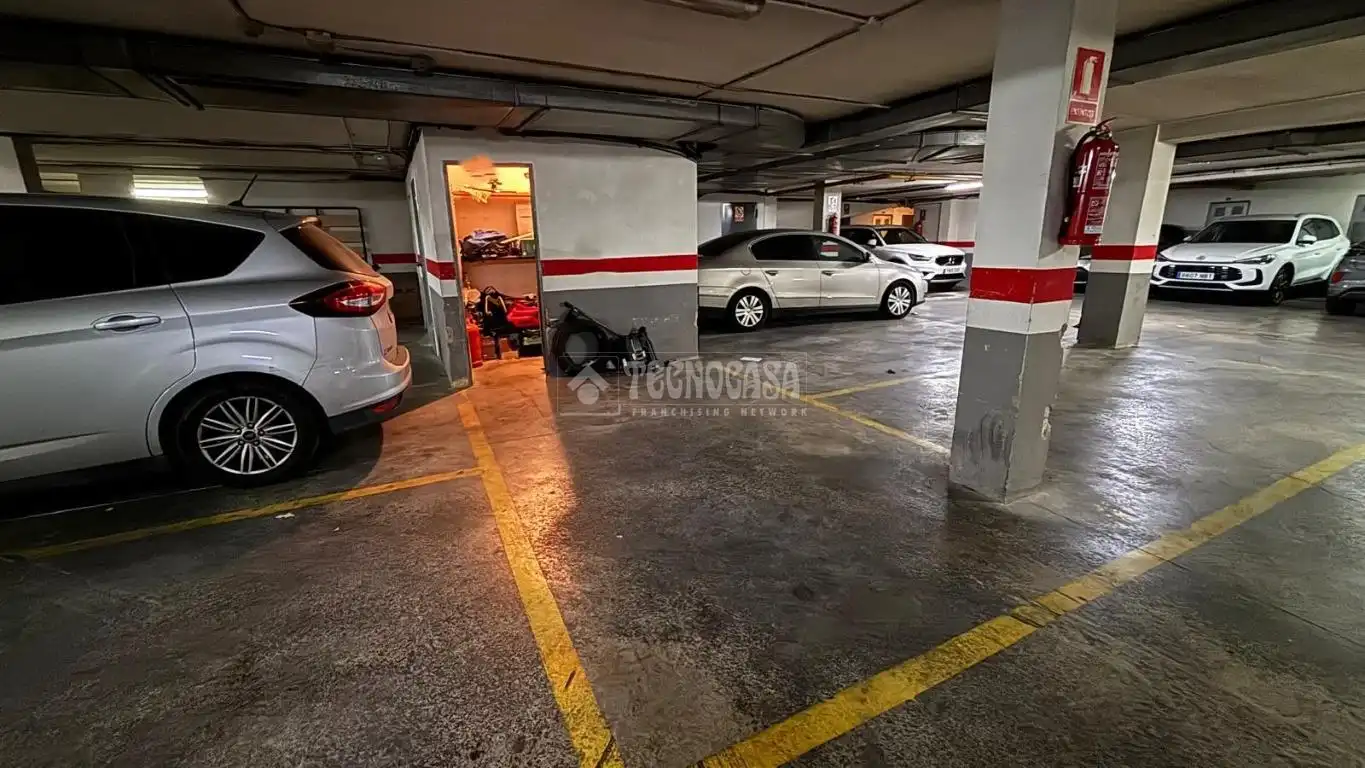 Parking de Piso en venta en Valencia con Trastero