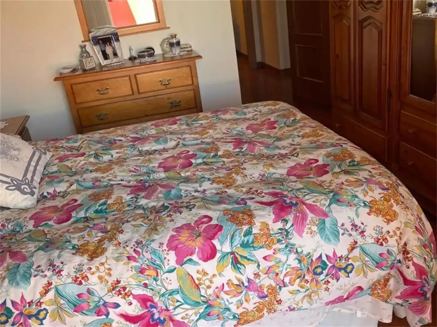 Bedroom of Attic for sale in Berja  with Air Conditioner