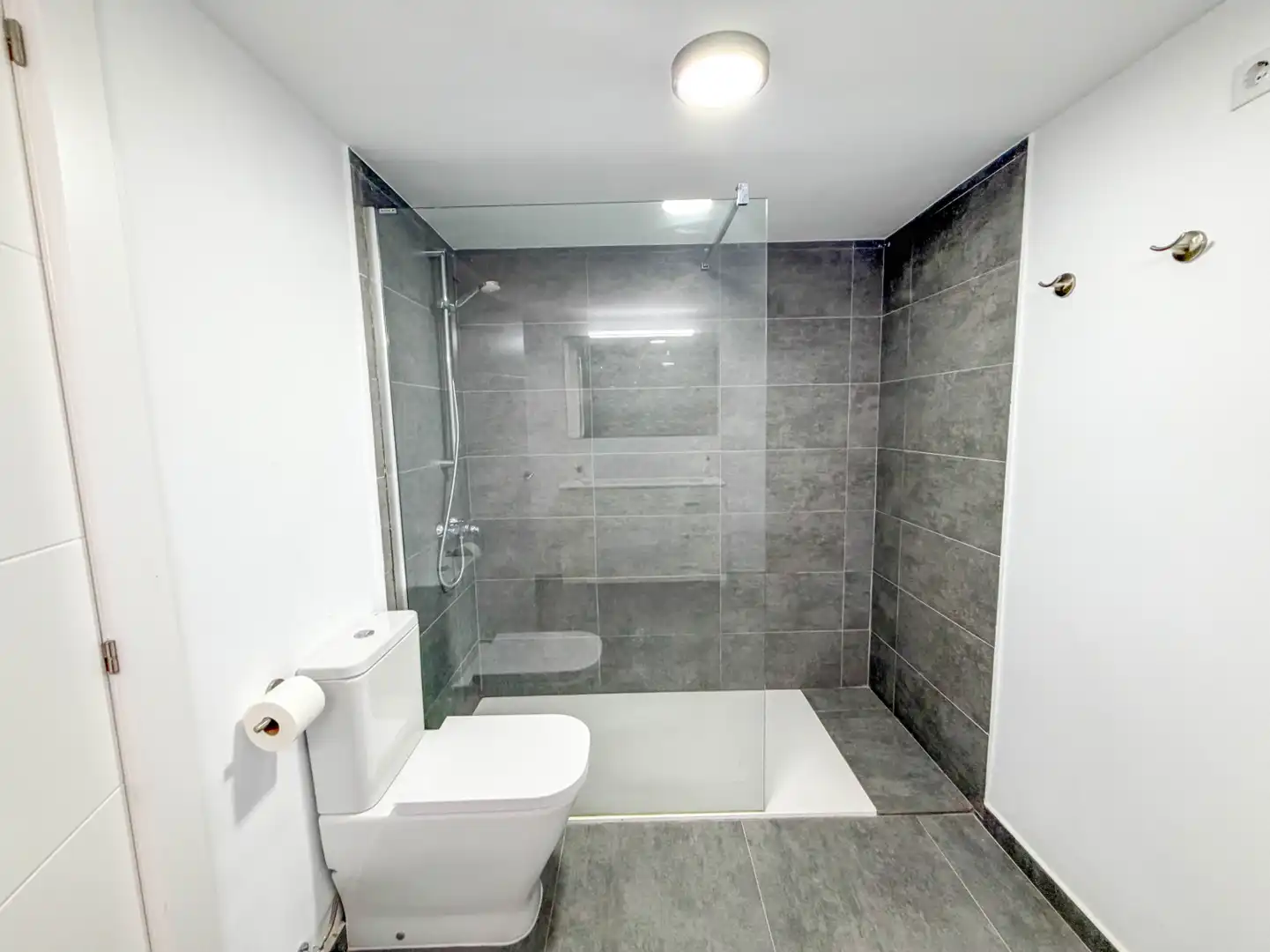 Bathroom of Flat for sale in Alcúdia  with Air Conditioner, Terrace and Storage room