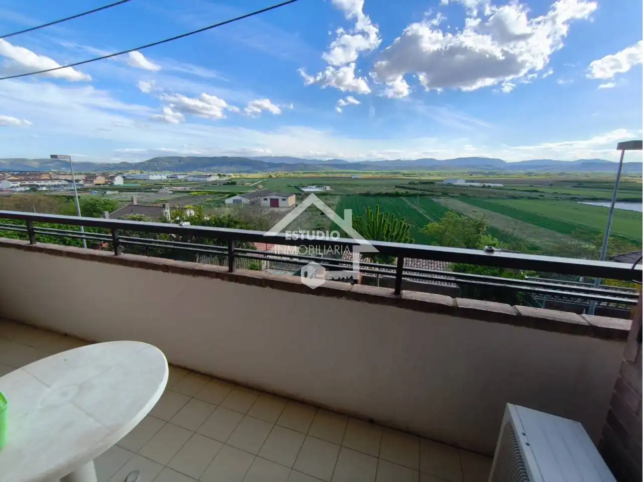 Terraza de Casa o chalet en venta en Mendavia con Calefacción, Jardín privado y Parquet