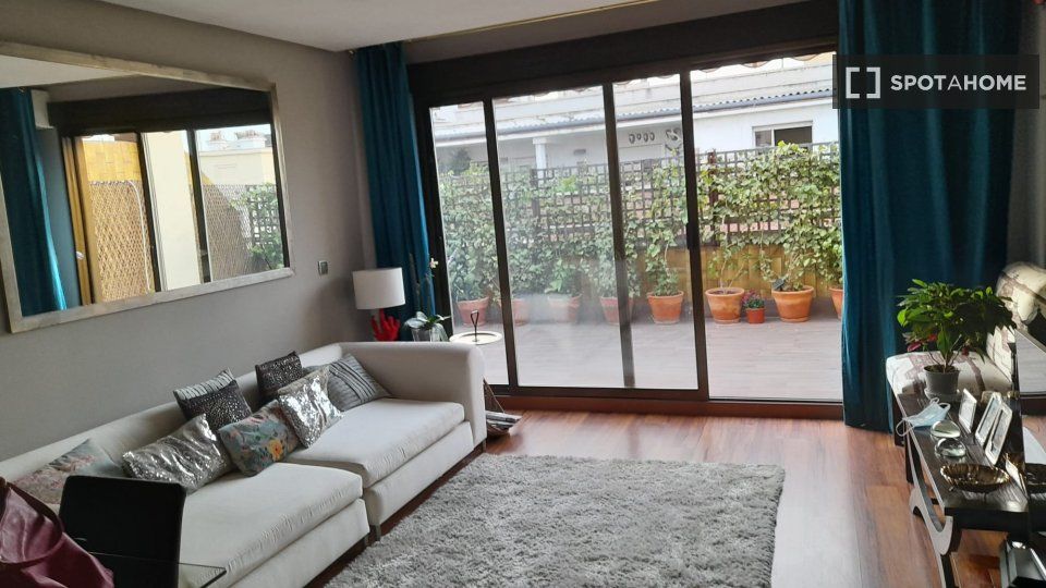 Living room of Flat to rent in  Madrid Capital  with Air Conditioner, Heating and Furnished