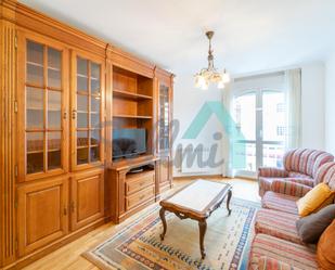 Living room of Flat to rent in Oviedo   with Heating, Parquet flooring and Furnished