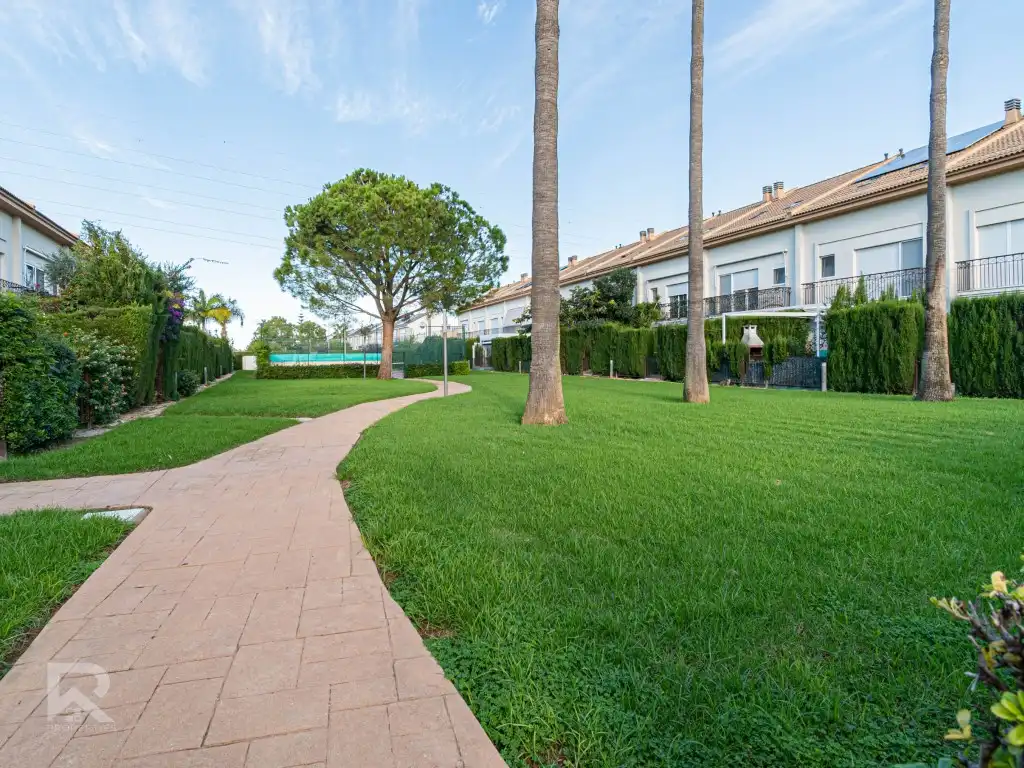 Garden of Detached homes for sale in Gandia