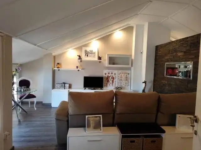 Sala d'estar de Casa adosada en venda en Alaquàs amb Aire condicionat, Terrassa i Traster