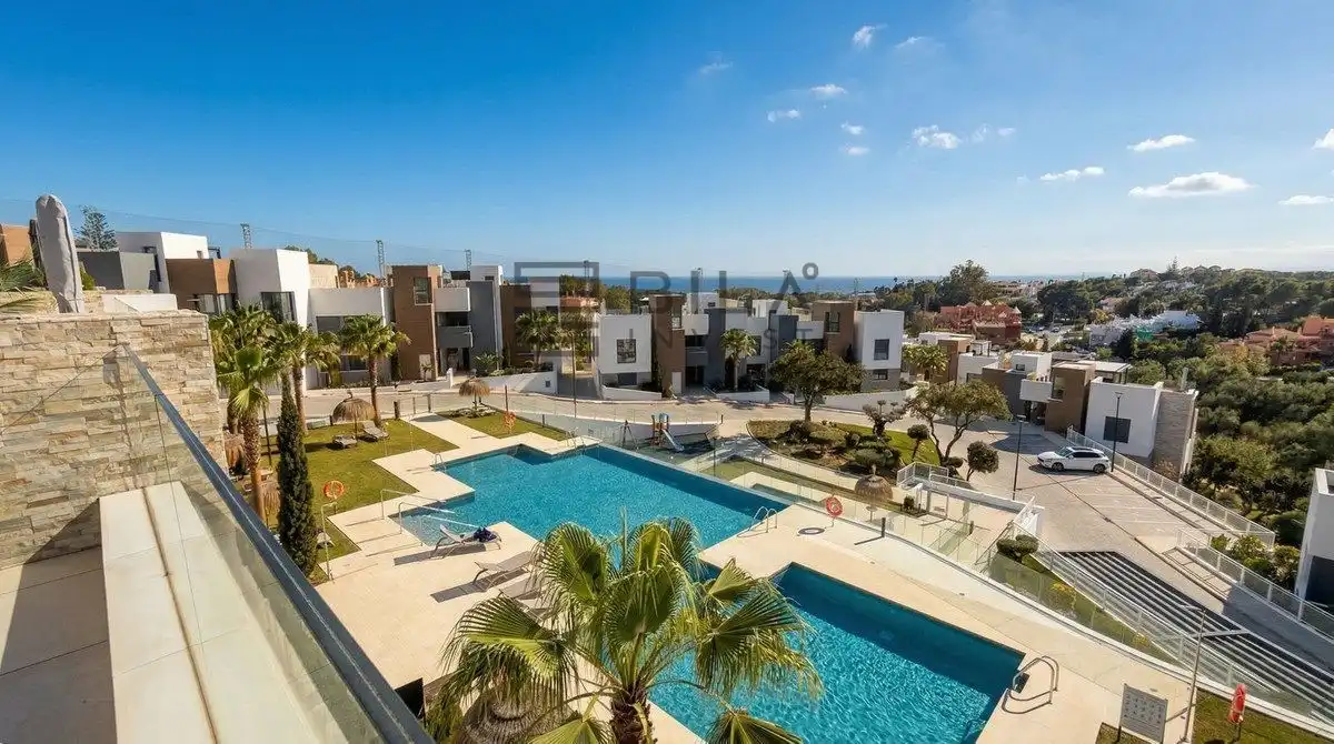Piscina de Ático en venta en Marbella con Aire acondicionado, Terraza y Trastero