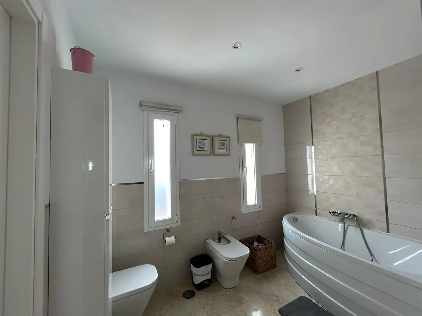 Badezimmer von Einfamilien-Reihenhaus zum Verkauf in Casares mit Schwimmbad