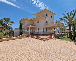 Vista exterior de Casa o xalet en venda en Benidorm amb Aire condicionat, Terrassa i Piscina