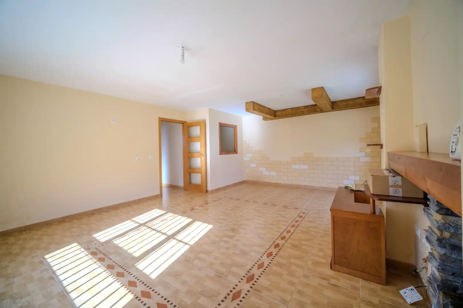 Sala d'estar de Casa o xalet en venda en Montequinto amb Jardí privat, Terrassa i Moblat
