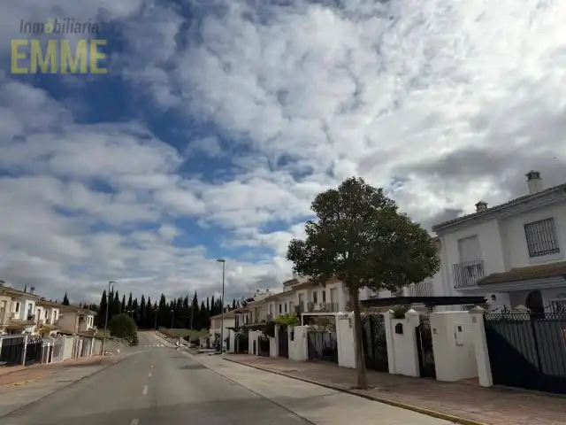 Außenansicht von Einfamilien-Reihenhaus zum Verkauf in Ronda mit Klimaanlage