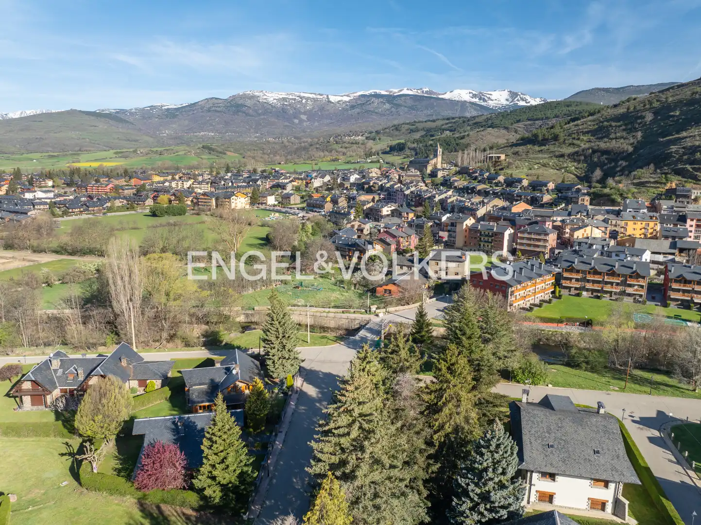 Vista exterior de Casa o chalet en venta en Llívia con Calefacción, Jardín privado y Parquet