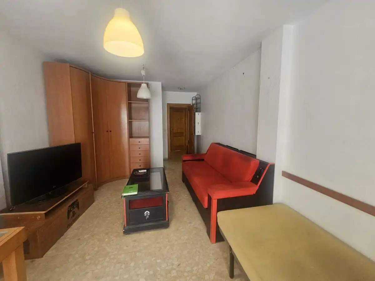 Sala d'estar de Pis en venda en Roquetas de Mar amb Aire condicionat, Terrassa i Moblat