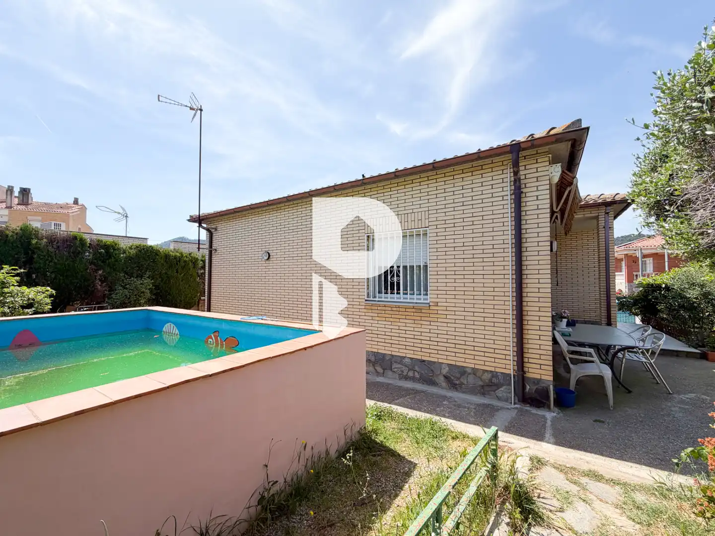 Außenansicht von Haus oder Chalet zum Verkauf in Sant Vicenç Dels Horts mit Klimaanlage, Heizung und Privatgarten