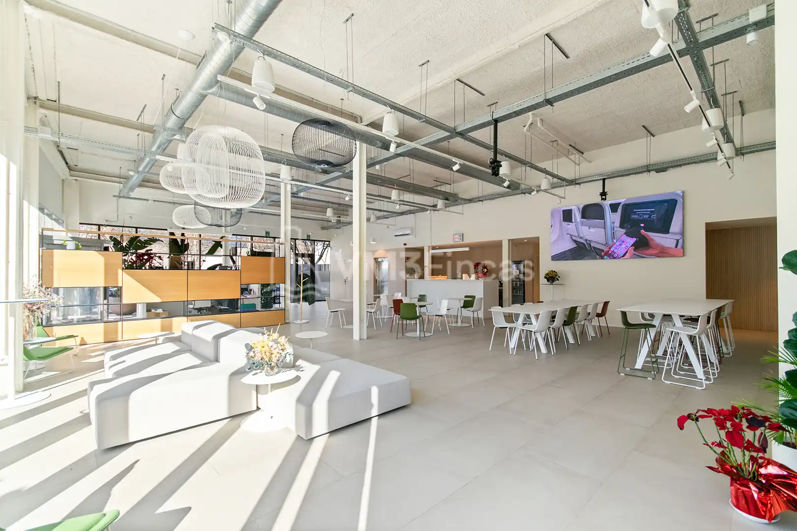 Oficina de lloguer a Carrer Albert Einstein, Almeda - El Corte Inglés
