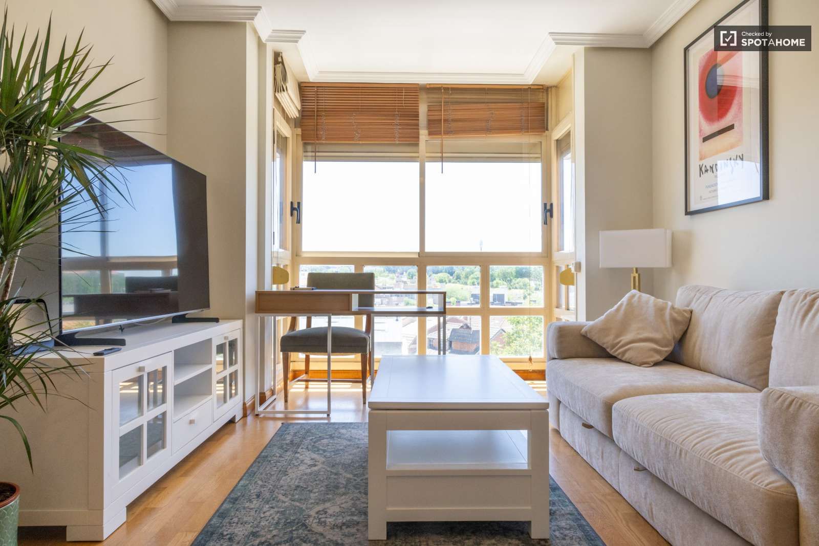 Living room of Apartment to share in  Madrid Capital  with Air Conditioner and Terrace
