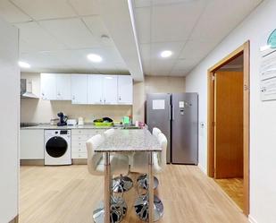 Kitchen of Flat to share in  Valencia Capital  with Air Conditioner