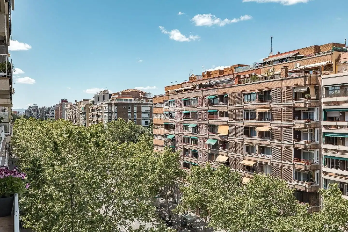 Vista exterior de Piso en venta en Barcelona con Aire acondicionado, Calefacción y Balcón