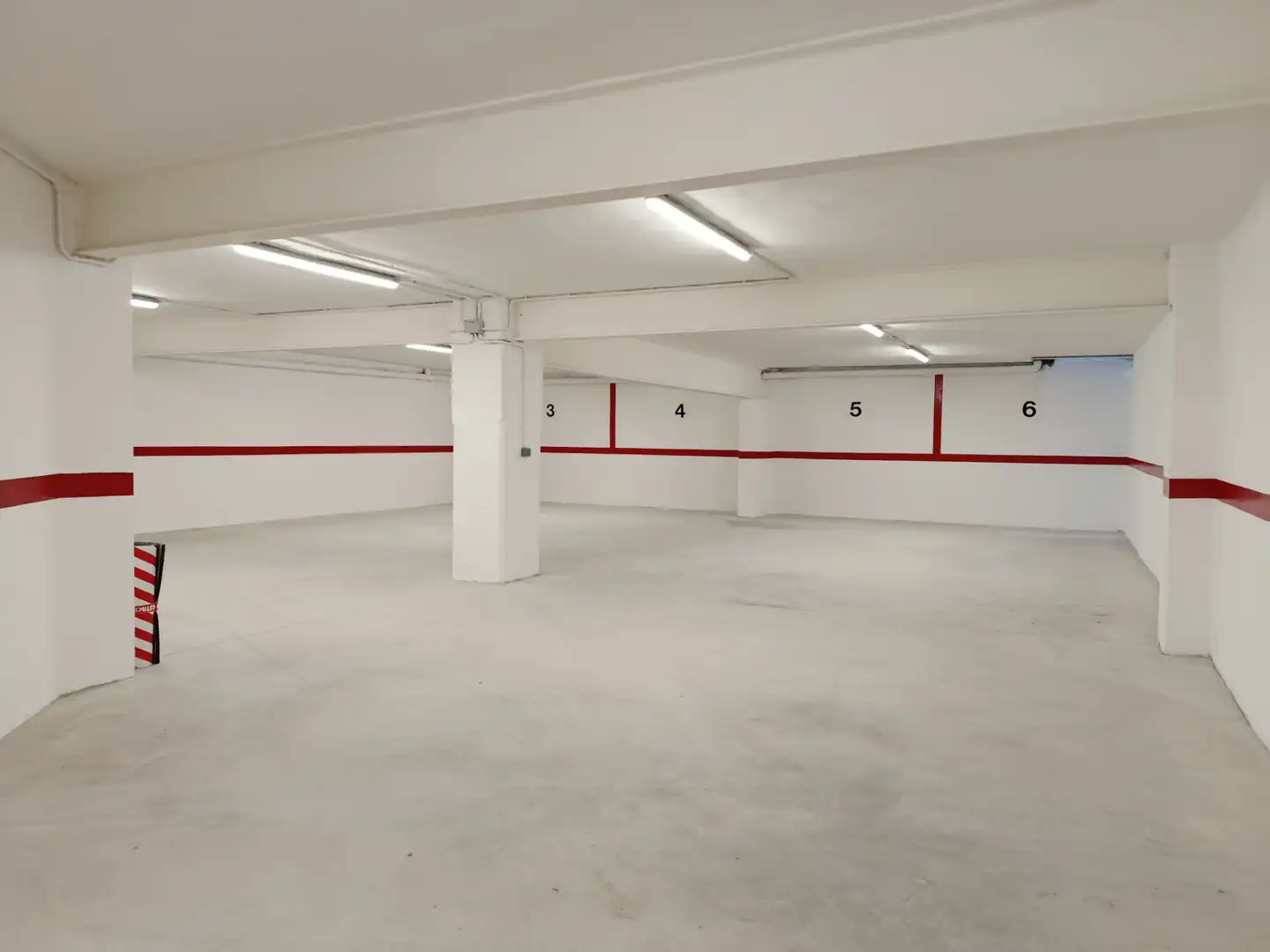 Parkplatz von Wohnung zum Verkauf in Girona mit Heizung, Terrasse und Balkon