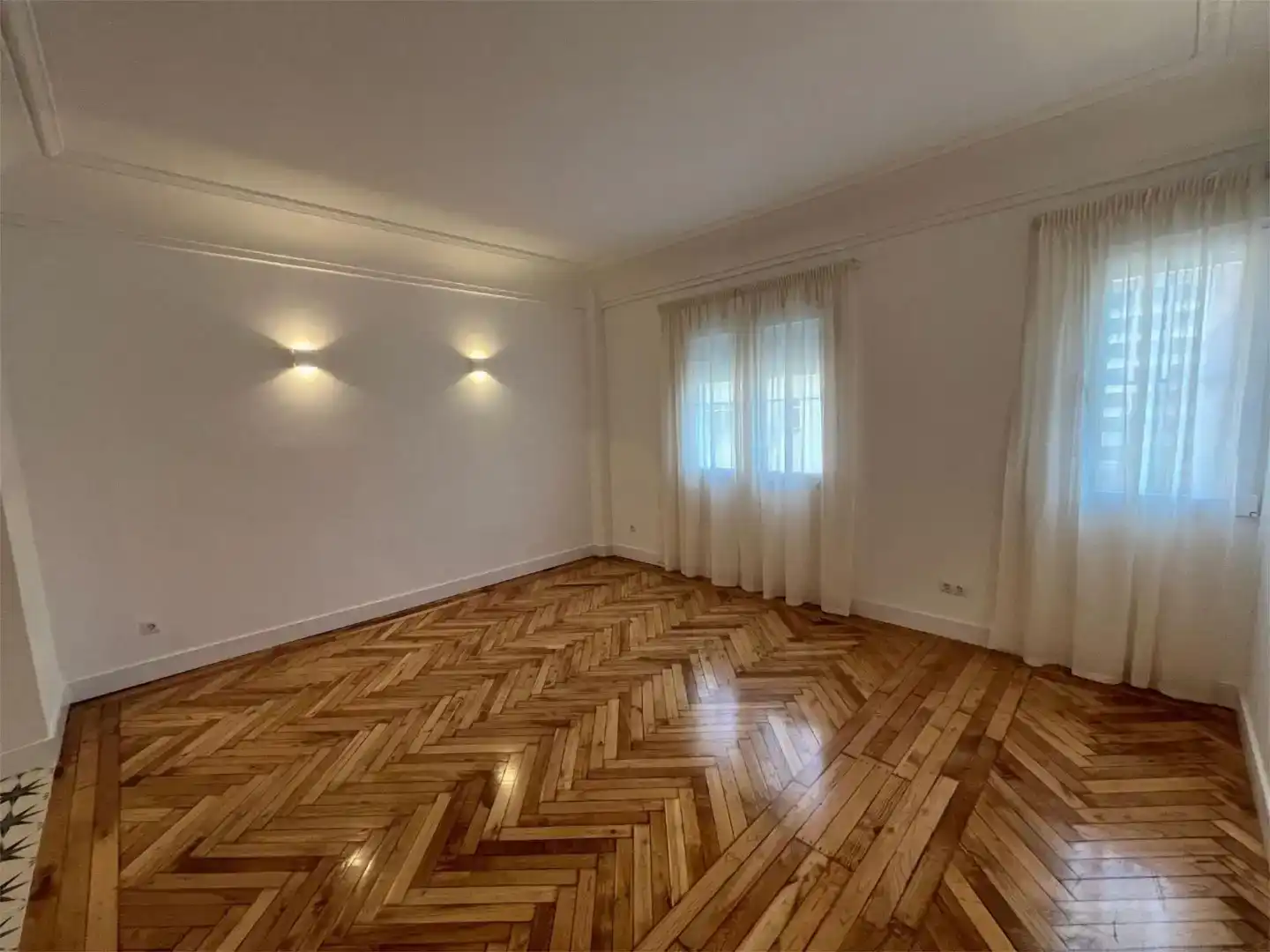Dormitori de Pis de lloguer en Madrid amb Aire condicionat, Parquet i Moblat