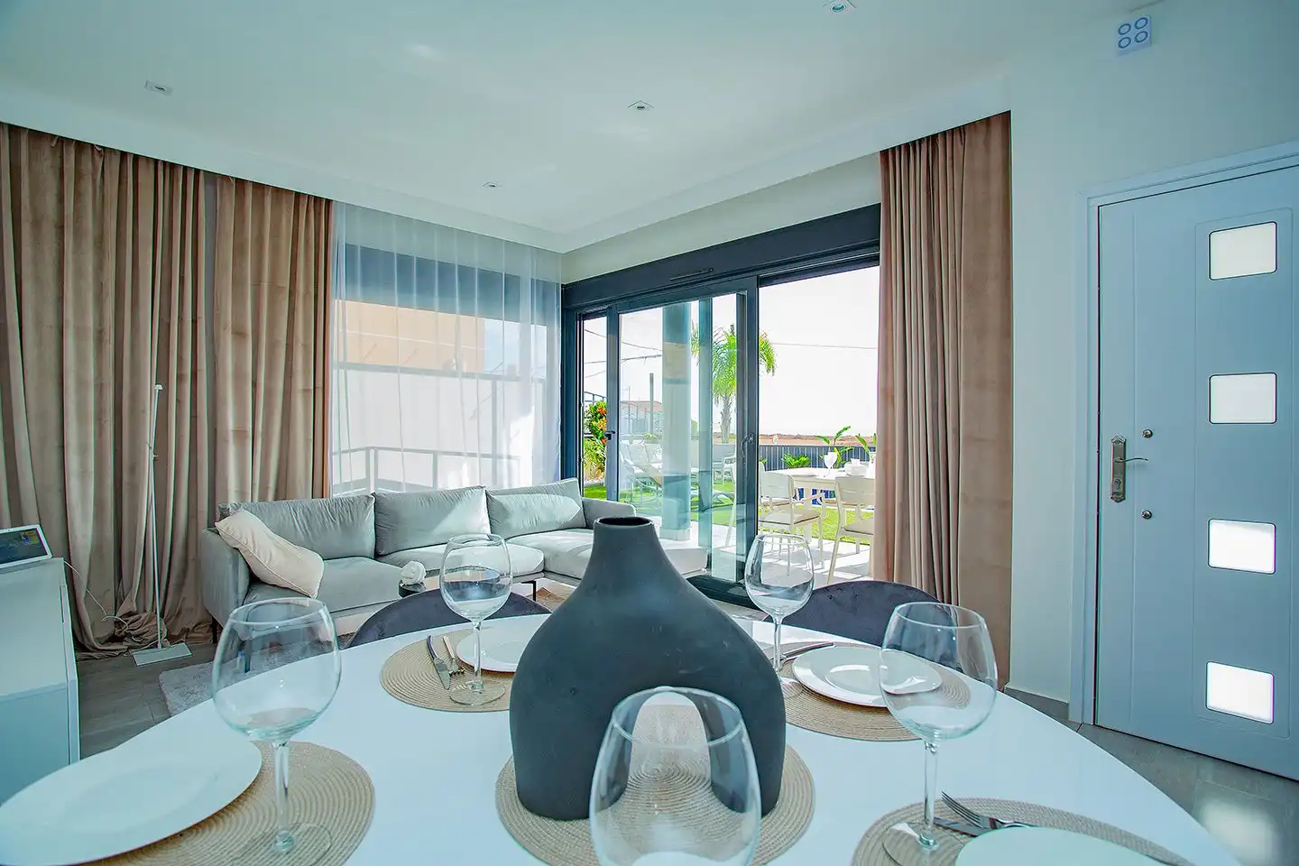 Sala d'estar de Casa o xalet en venda en Torrevieja amb Aire condicionat, Calefacció i Jardí privat