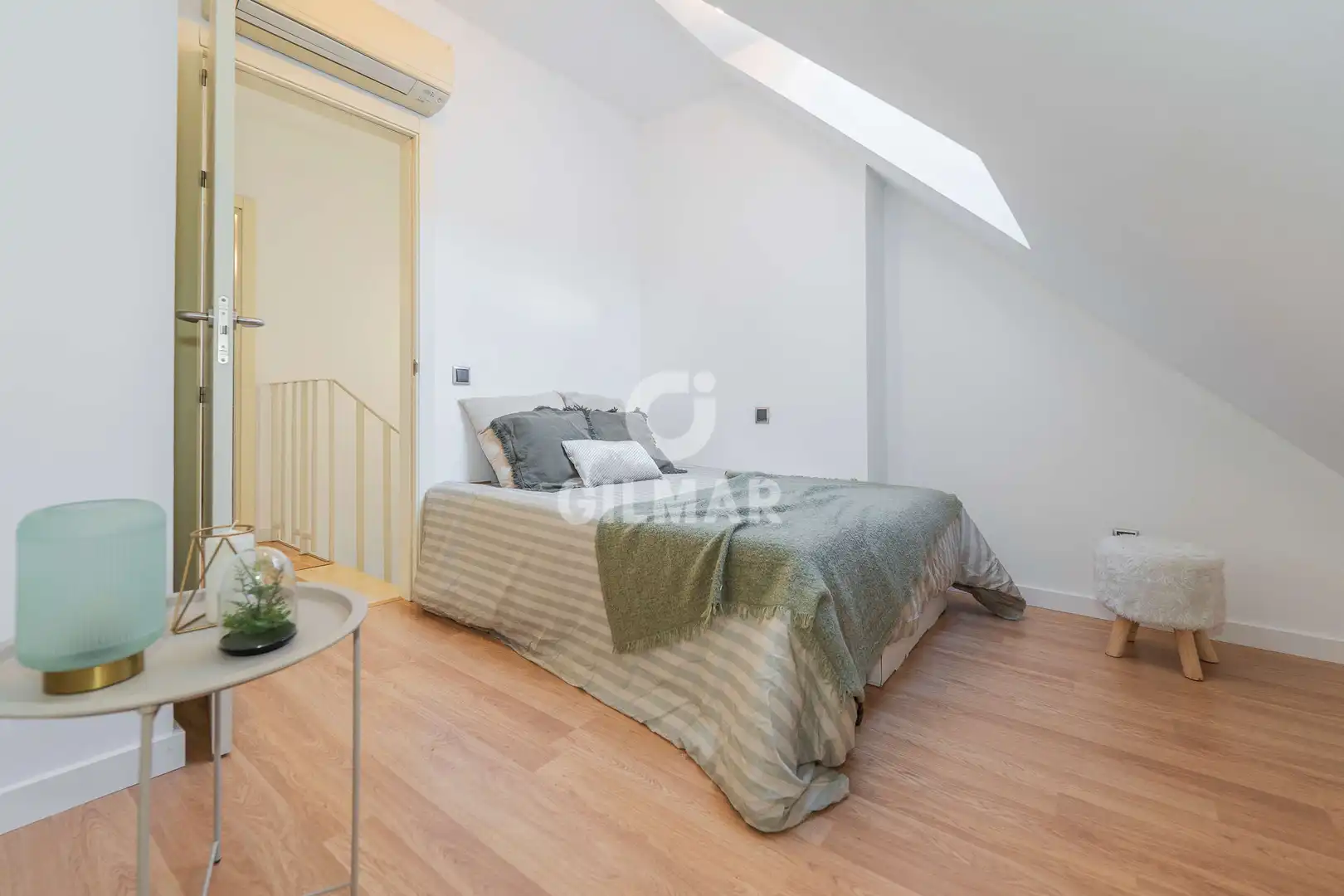 Bedroom of Attic for sale in Madrid  with Heating, Private garden and Storage room