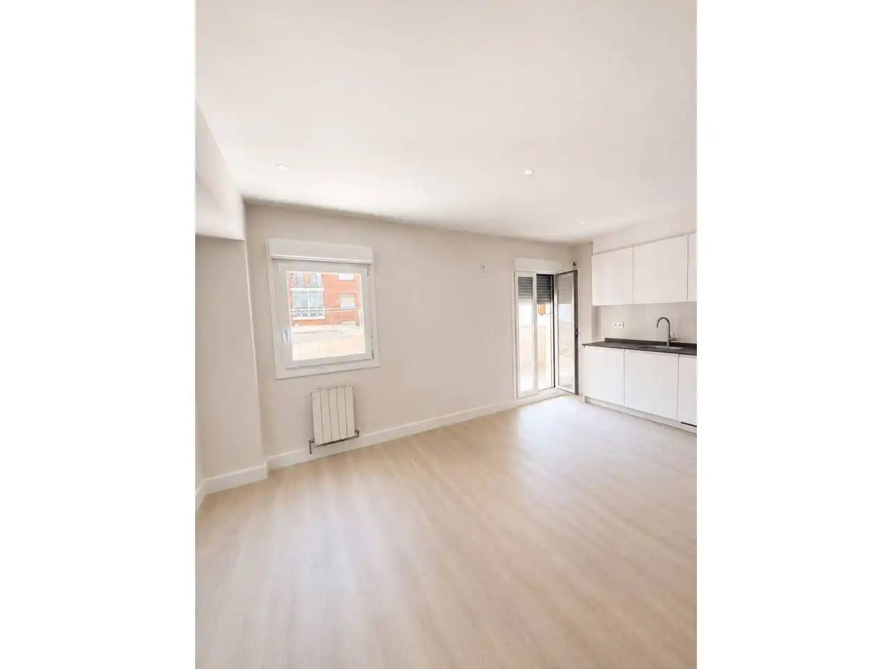 Habitación de Piso en venta en  Logroño con Calefacción, Parquet y Terraza