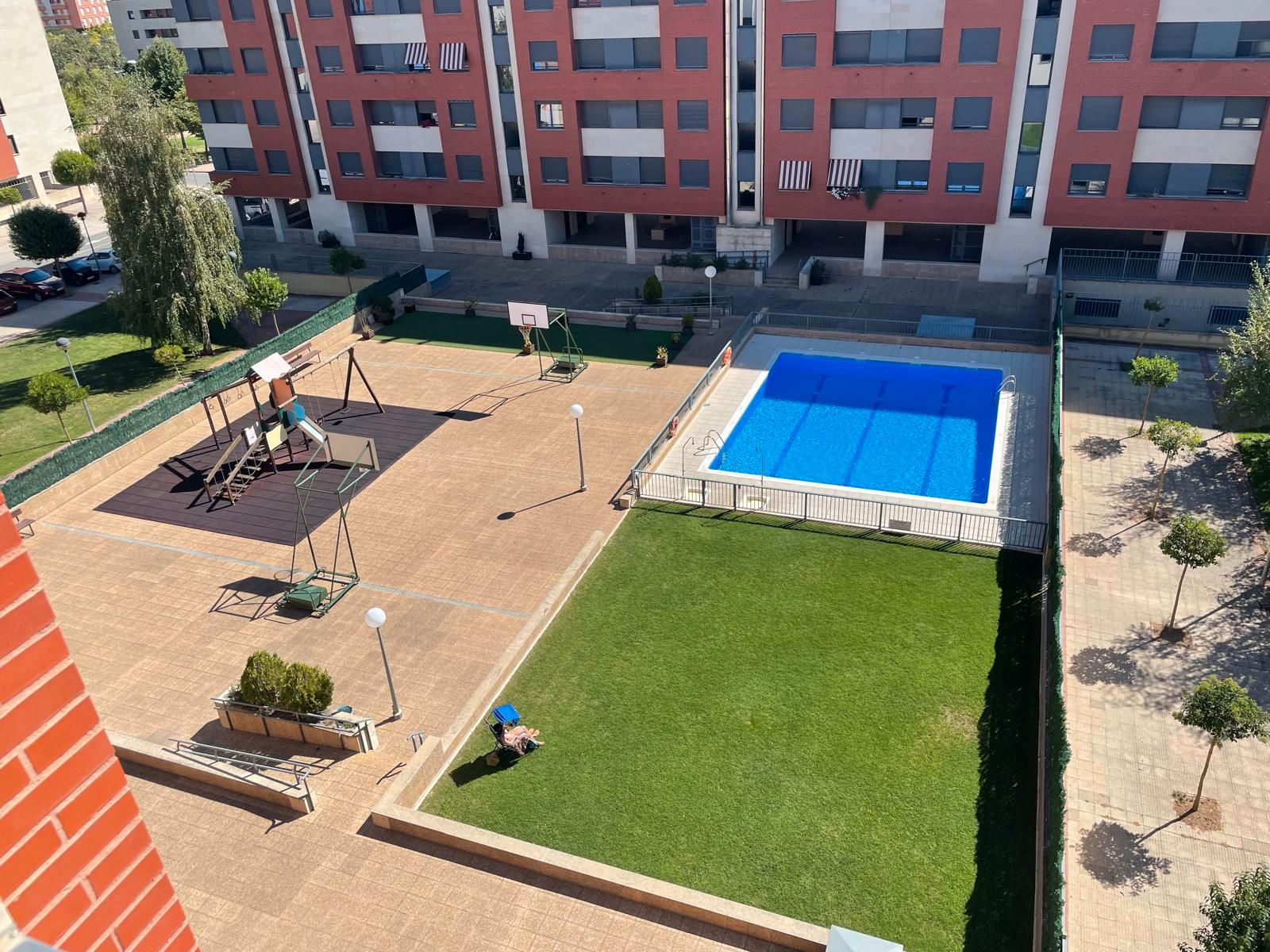 Piscina de Piso en venta en  Logroño con Aire acondicionado, Calefacción y Parquet