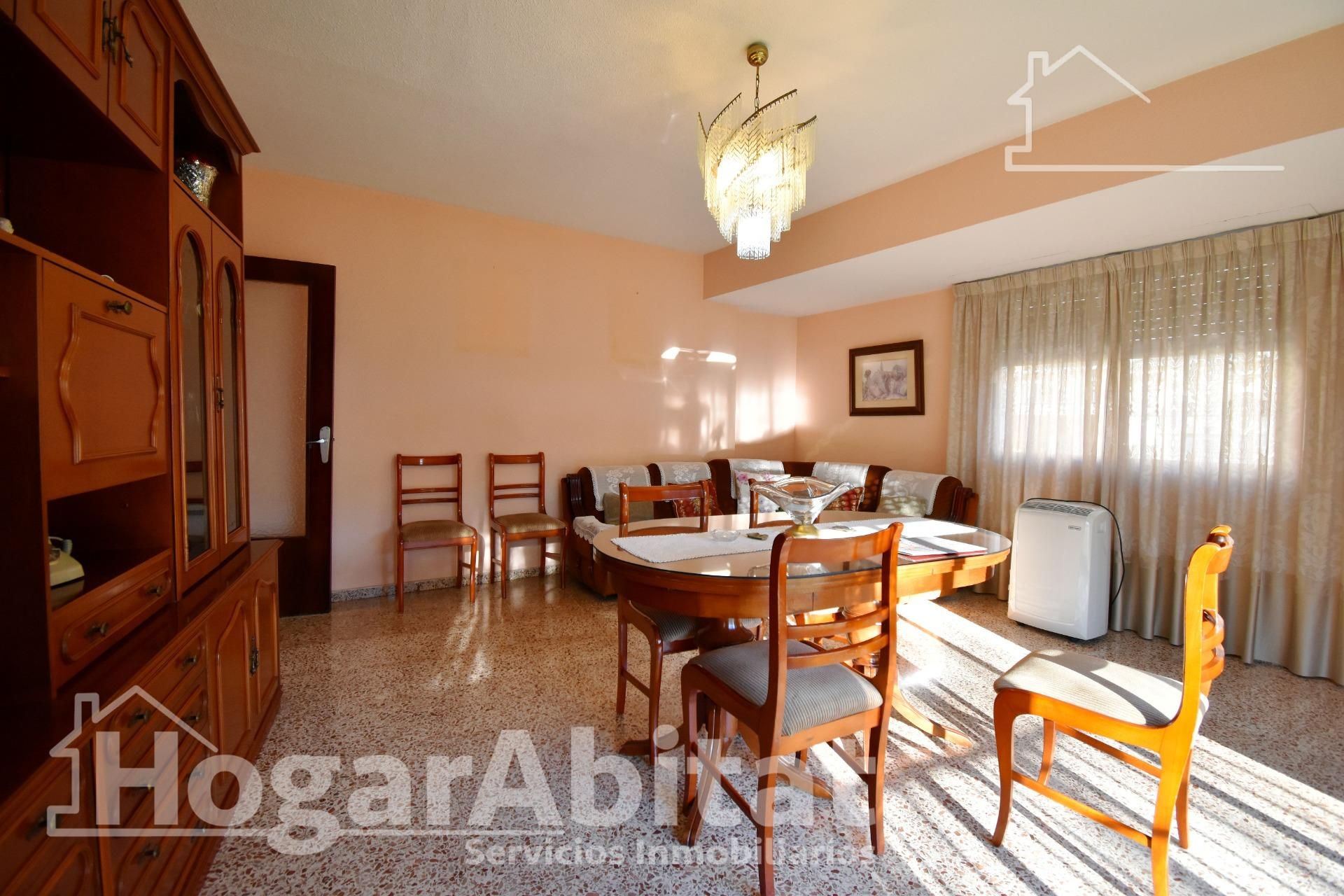 Living room of Flat for sale in Oliva  with Terrace, Furnished and Balcony