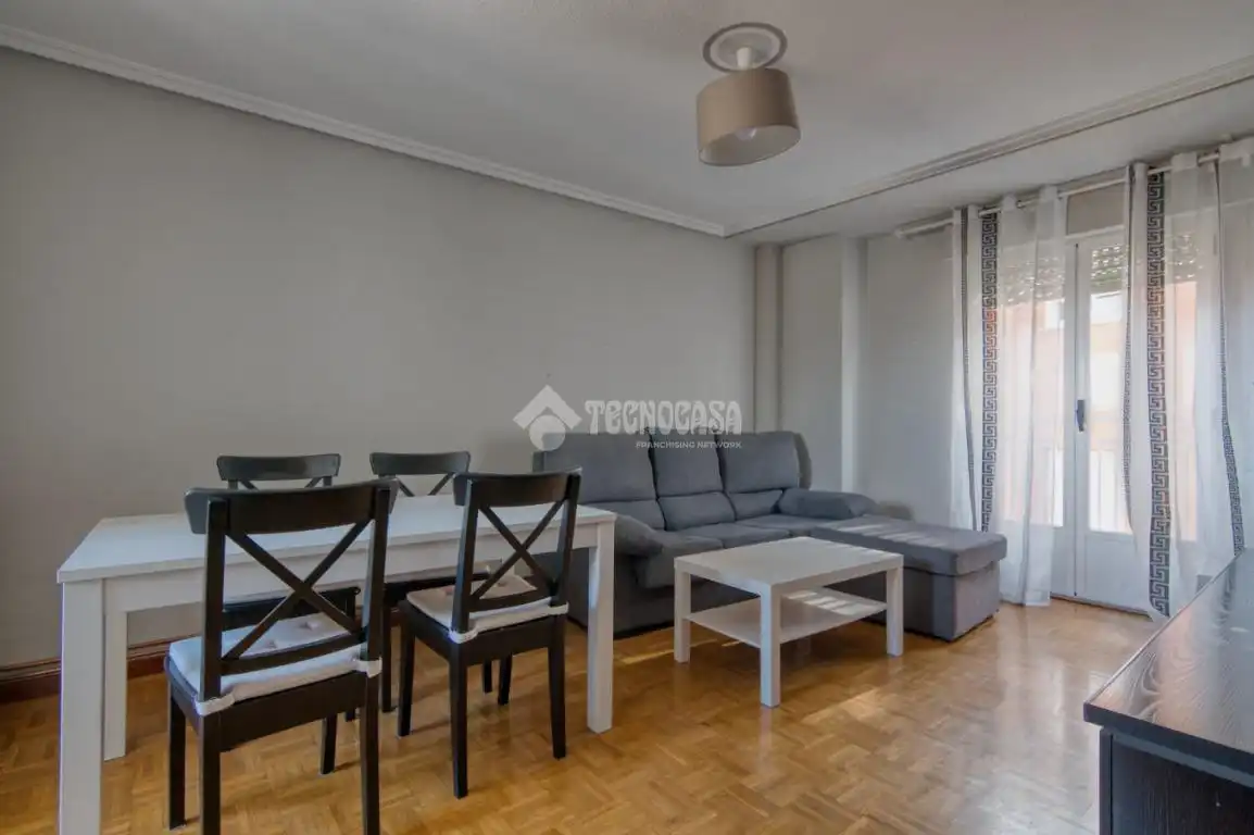 Sala de estar de Piso en venta en Santa Marta de Tormes con Calefacción y Parquet