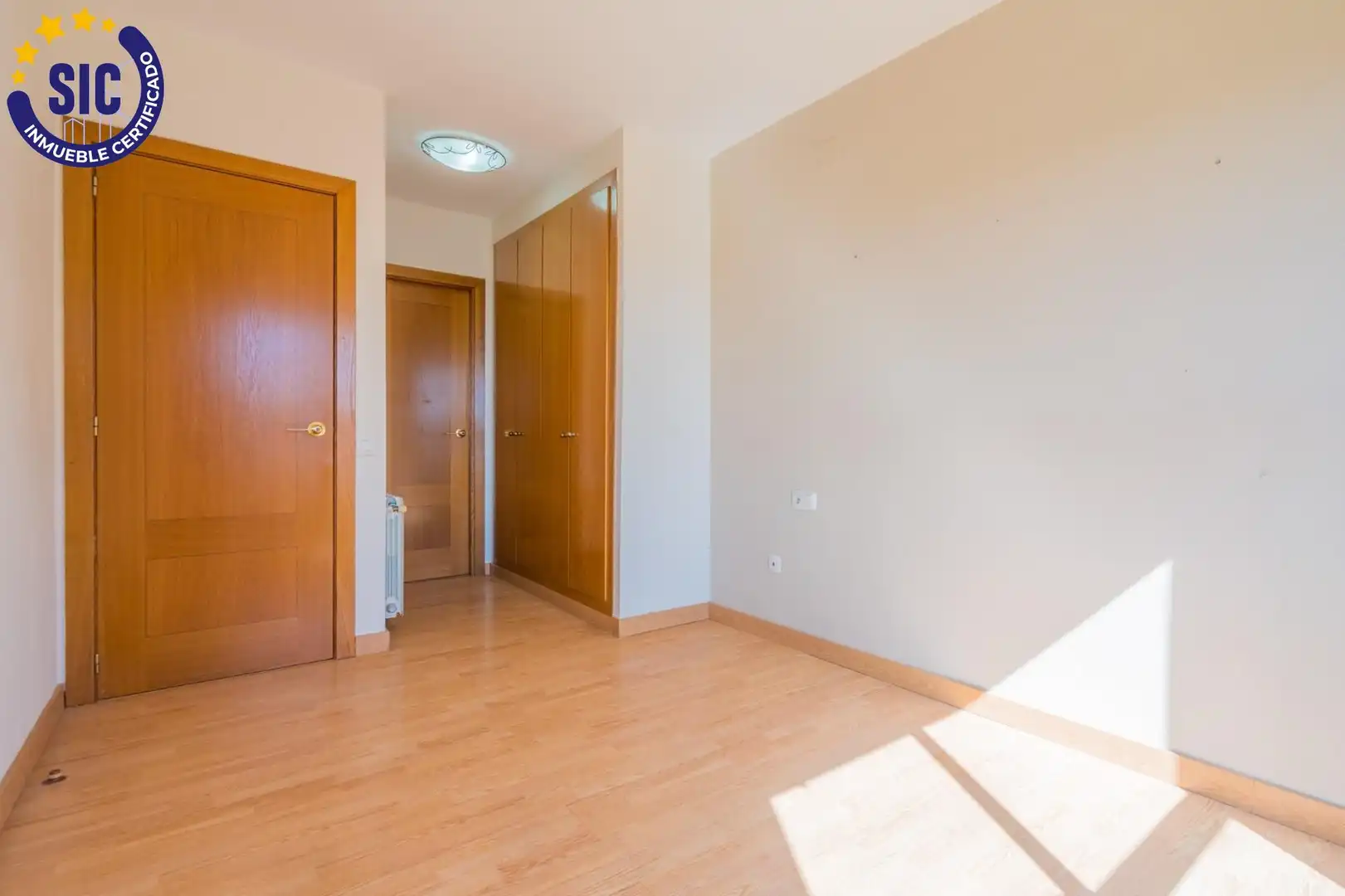 Dormitori de Àtic en venda en Mislata amb Aire condicionat, Calefacció i Jardí privat